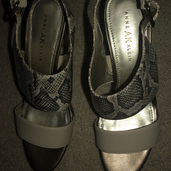 lizard pattern heels - Picture 3 of 3